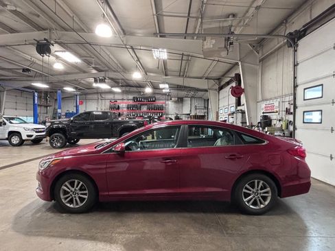 Used 2016 Hyundai Sonata SE FWD image 1
