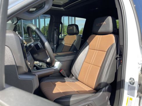 Used 2024 Chevrolet Silverado 3500 High Country w/ High Country Premium Package AWD/4WD image 16