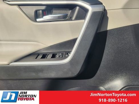 Used 2022 Toyota RAV4 XLE image 26