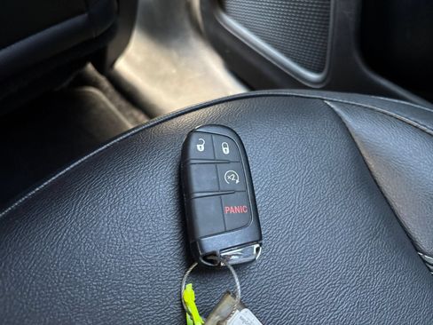 Used 2025 Jeep Compass Limited AWD/4WD image 17