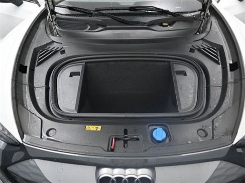 Used 2022 Audi e-tron GT Premium Plus image 38