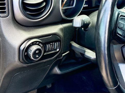 Used 2021 Jeep Gladiator Sport AWD/4WD image 11