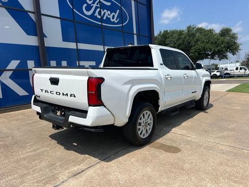 Used 2025 Toyota Tacoma SR5 AWD/4WD image 8