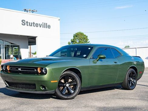 Used 2023 Dodge Challenger SXT image 1