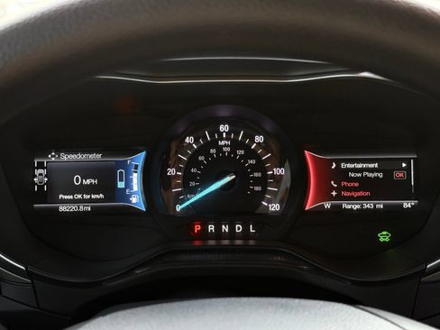 Used 2019 Ford Fusion SE FWD image 26