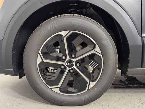New 2026 Kia Niro LX FWD image 9