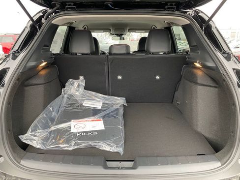 New 2025 Nissan Kicks SR image 32