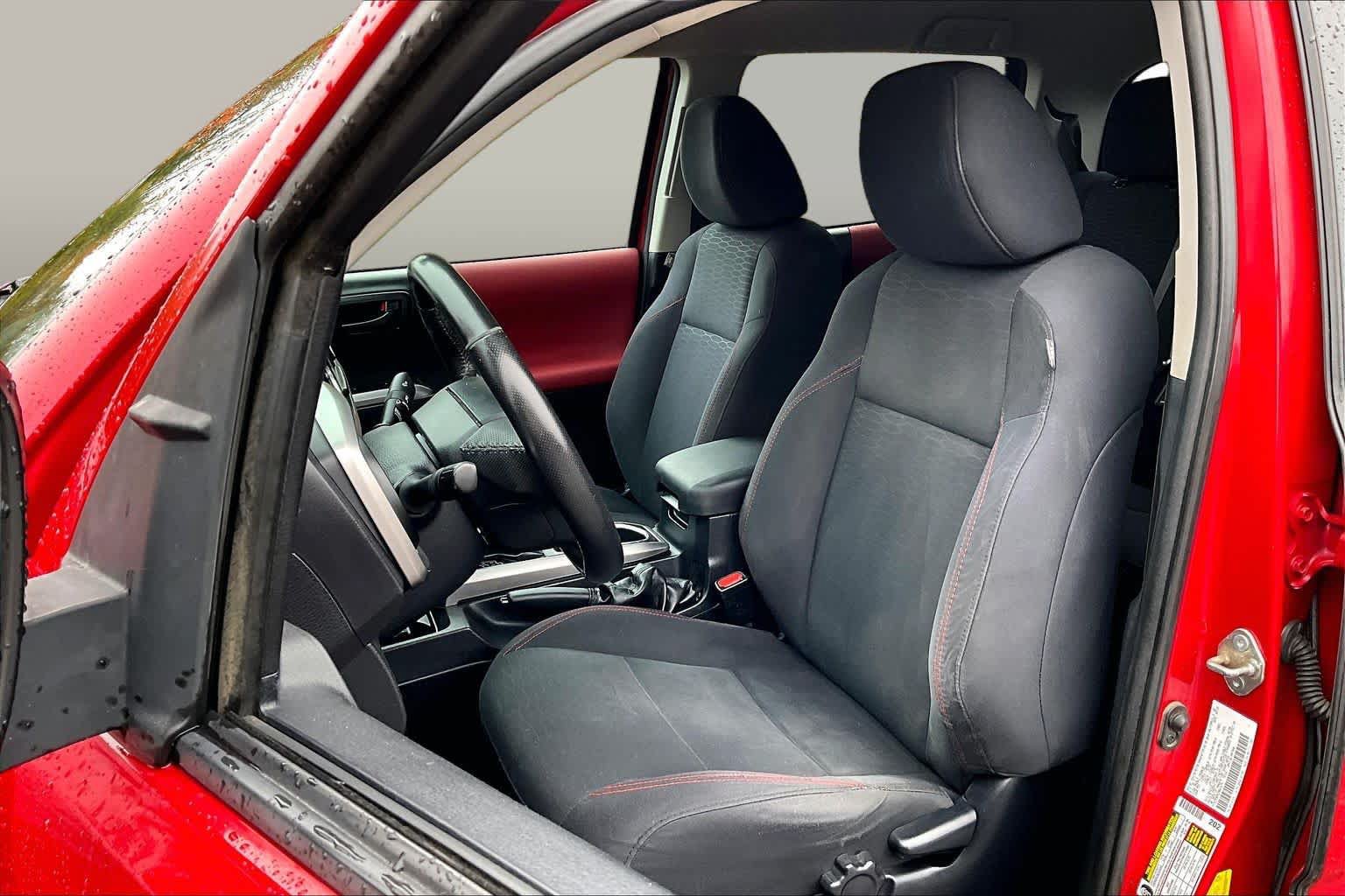 Used 2018 Toyota Tacoma SR5 AWD/4WD image 9