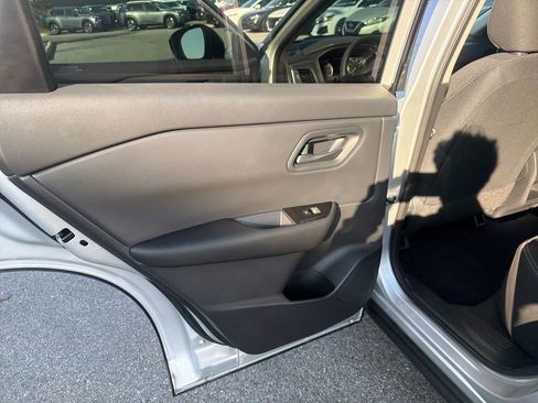 Certified 2025 Nissan Rogue S image 17