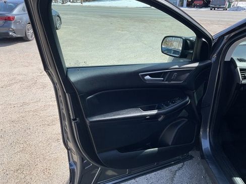 Used 2022 Ford Edge SE w/ Black Appearance Package image 10