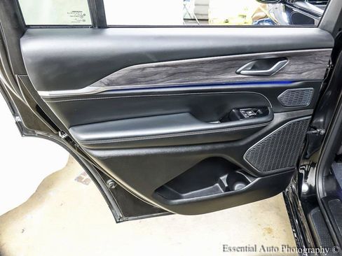 Used 2023 Jeep Grand Cherokee L Overland image 23