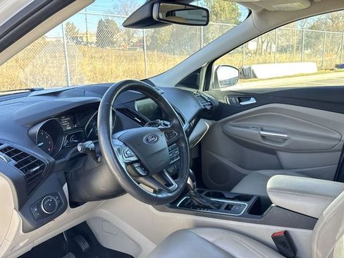 Used 2019 Ford Escape Titanium image 10