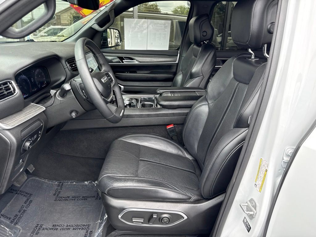 Used 2024 Jeep Wagoneer Series II w/ Flexible Seating Group RWD image 23