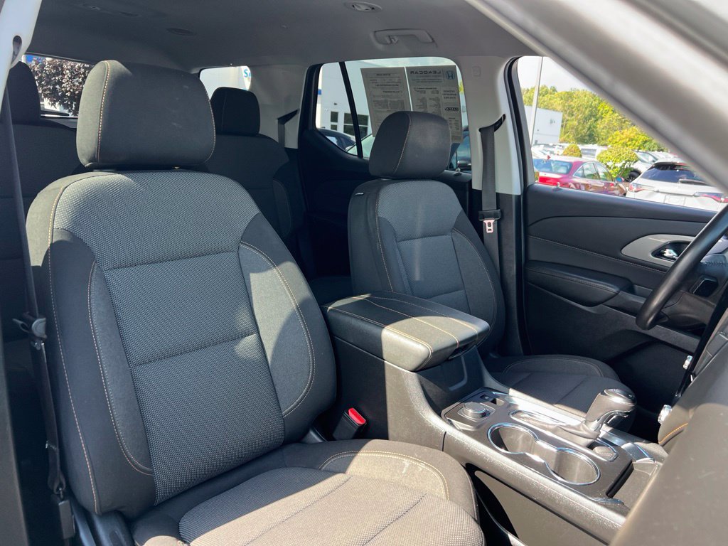 Used 2020 Chevrolet Traverse LT w/ Driver Confidence II Package AWD/4WD image 27