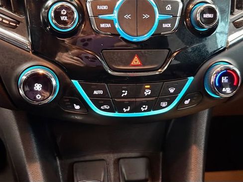 Used 2017 Chevrolet Cruze Premier image 14