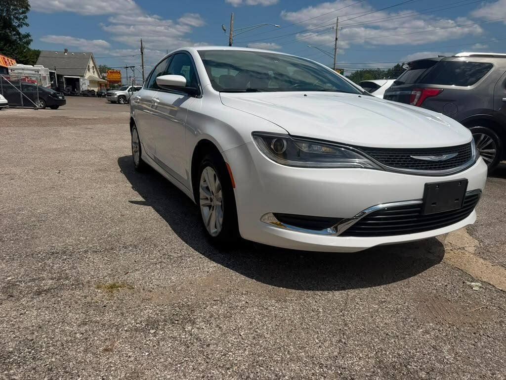 Used 2015 Chrysler 200 Limited w/ Convenience Group FWD image 1