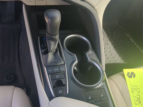 Used 2018 Toyota Camry XLE image 19