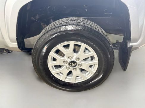 Certified 2024 Toyota Tacoma SR AWD/4WD image 27