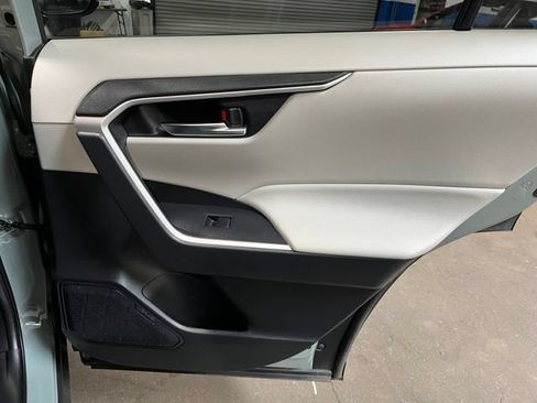 Used 2021 Toyota RAV4 XLE w/ Convenience Package AWD/4WD image 13