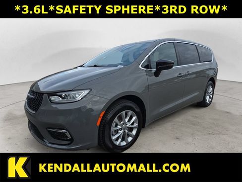 Used 2025 Chrysler Pacifica Select AWD/4WD image 1