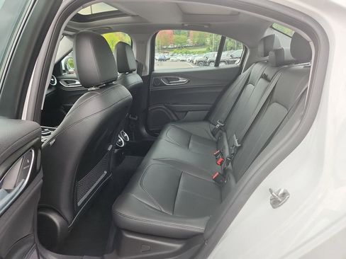 Used 2017 Alfa Romeo Giulia image 8