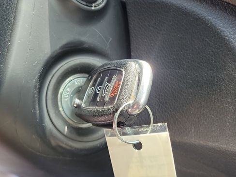 Used 2018 Hyundai Santa Fe Sport FWD image 28