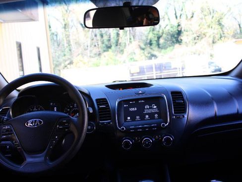 Used 2017 Kia Forte LX w/ LX Popular Plus Package image 9