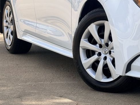 Used 2025 Toyota Corolla LE FWD image 11