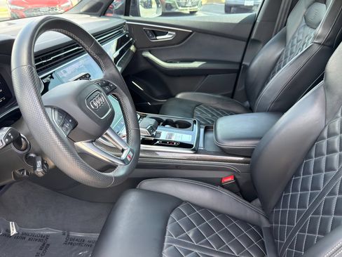 Certified 2024 Audi SQ7 Premium Plus w/ Carbon Package AWD/4WD image 11