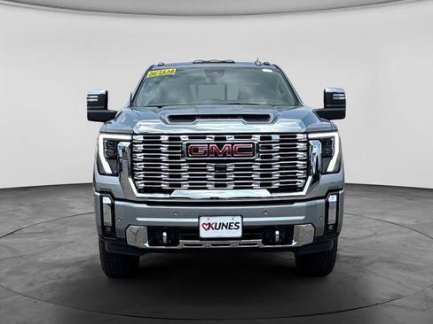 New 2026 GMC Sierra 3500 Denali w/ Denali Reserve Package AWD/4WD image 2