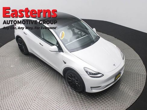 Used 2021 Tesla Model Y Long Range image 3