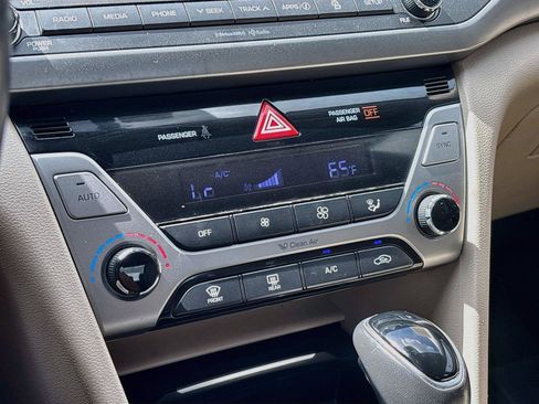 Used 2017 Hyundai Elantra Limited FWD image 15