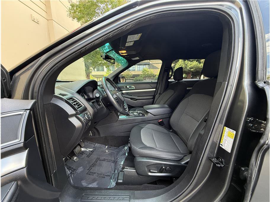 Used 2019 Ford Explorer XLT w/ Equipment Group 201A FWD image 7
