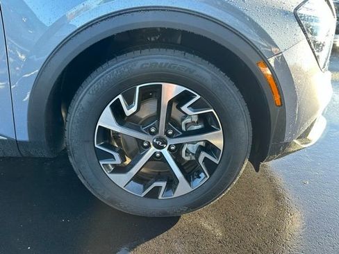Used 2025 Kia Sportage EX image 13