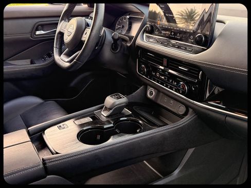 Used 2023 Nissan Rogue SL w/ SL Premium Package FWD image 12