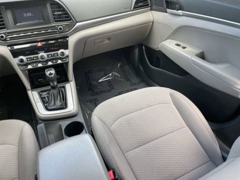 Used 2020 Hyundai Elantra SE FWD image 12