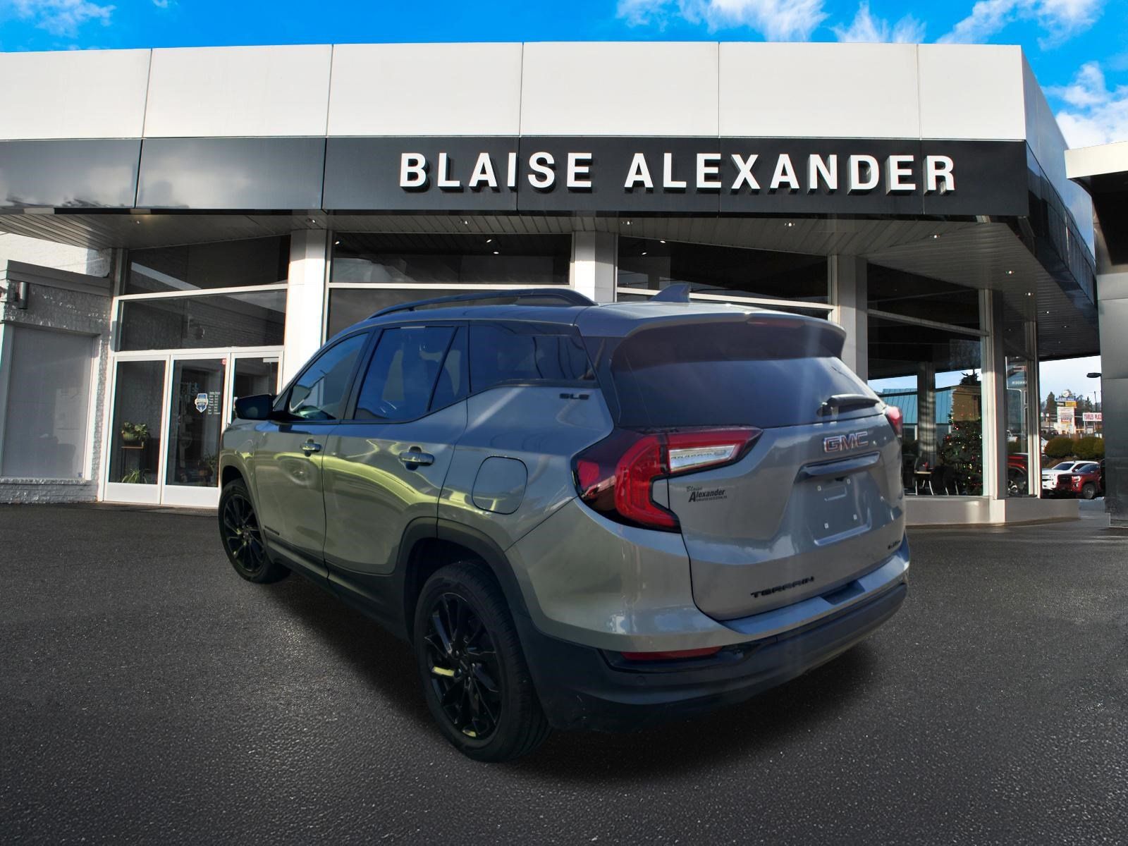 Used 2023 GMC Terrain SLE w/ Driver Convenience Package AWD/4WD image 6