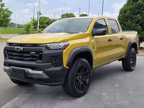 Used 2023 Chevrolet Colorado Trail Boss w/ Technology Package AWD/4WD image 3