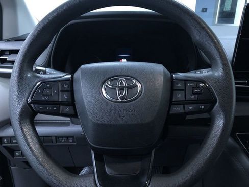 Certified 2022 Toyota Sienna LE image 25