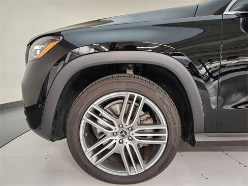 Used 2025 Mercedes-Benz GLS 450 4MATIC image 11