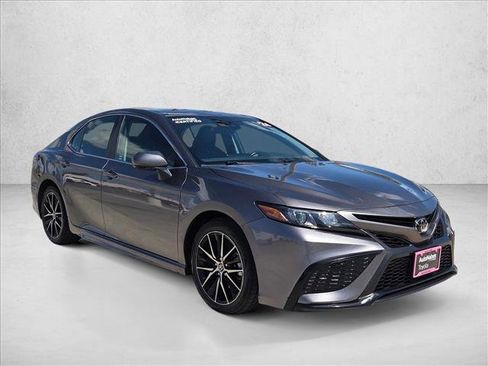 Used 2024 Toyota Camry SE FWD image 3