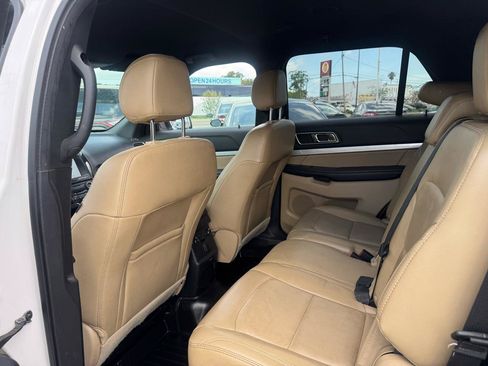 Used 2017 Ford Explorer XLT w/ Equipment Group 202A FWD image 7
