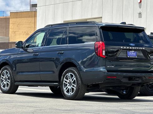 Certified 2025 Ford Expedition Active AWD/4WD image 5