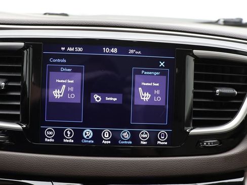 Used 2018 Chrysler Pacifica Touring-L image 22