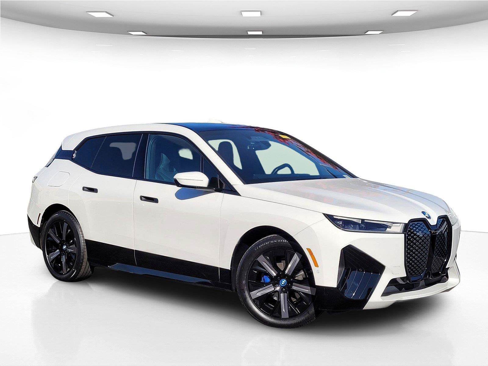 Used 2024 BMW iX xDrive50 w/ Premium Package AWD/4WD image 2
