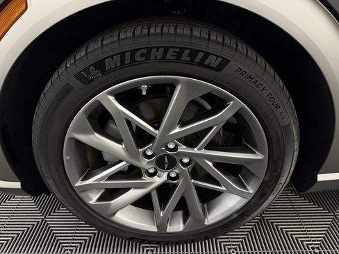 Used 2023 Genesis GV60 Advanced AWD/4WD image 12