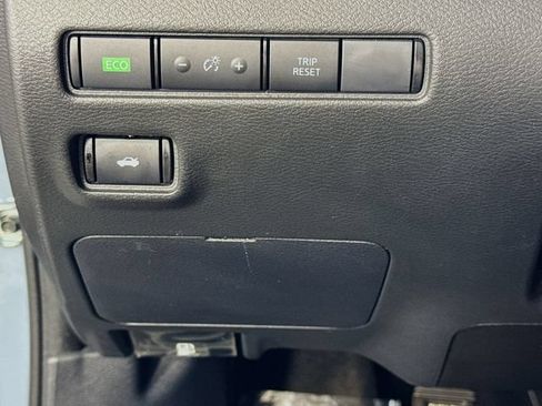 Used 2025 Nissan Sentra SR w/ SR Premium Package FWD image 10