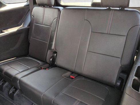 Used 2024 Chevrolet Traverse RS FWD image 27