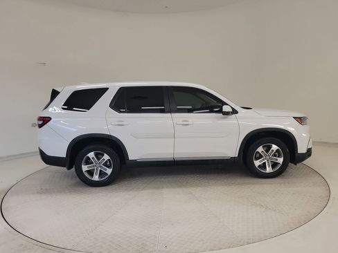 Used 2023 Honda Pilot EX-L image 6