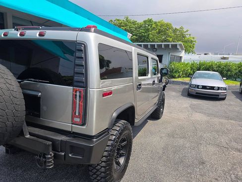 Used 2003 HUMMER H2 w/ Preferred Equipment Group AWD/4WD image 6